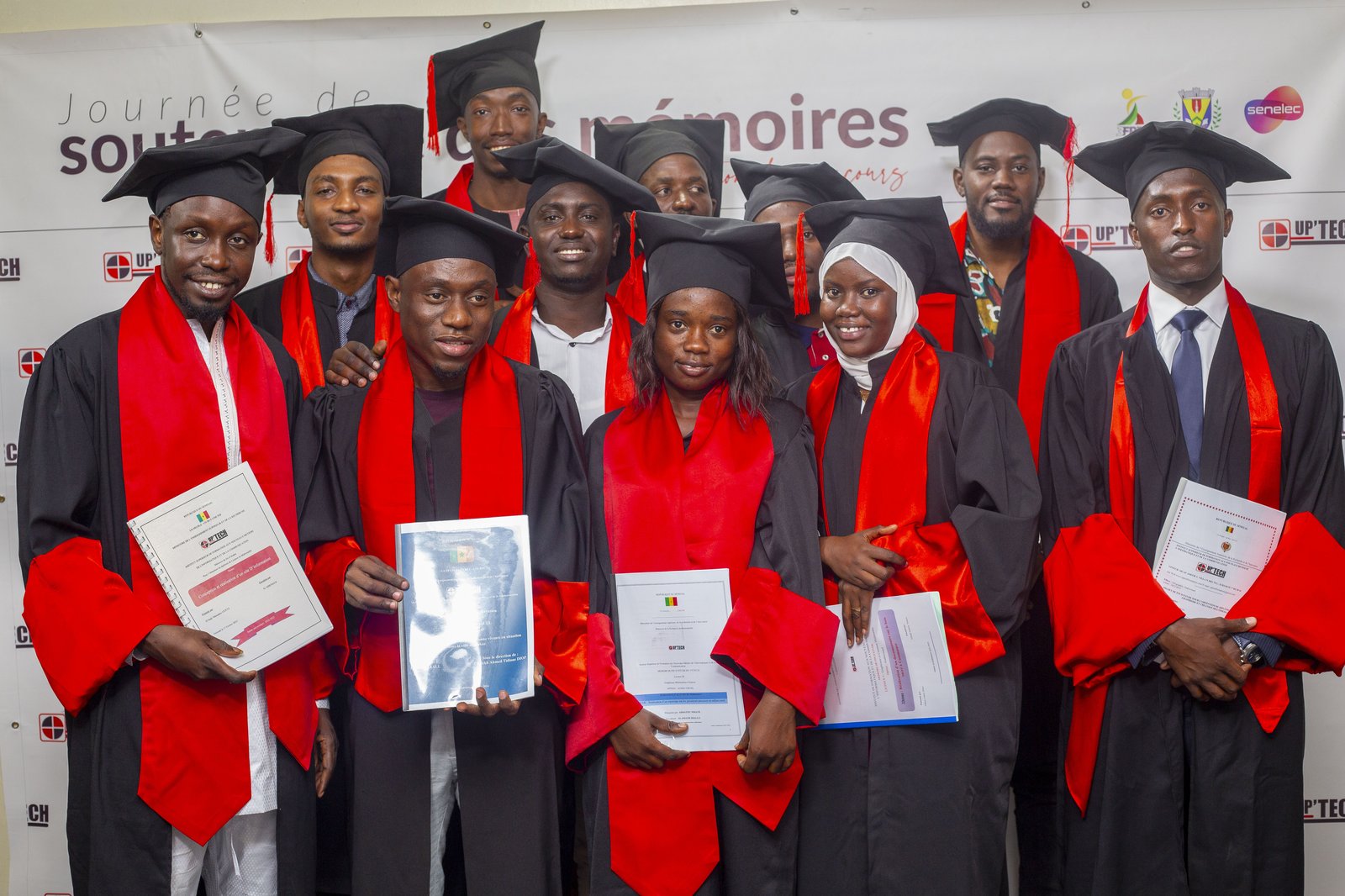 Promotion de diplômés UPTECH 2024